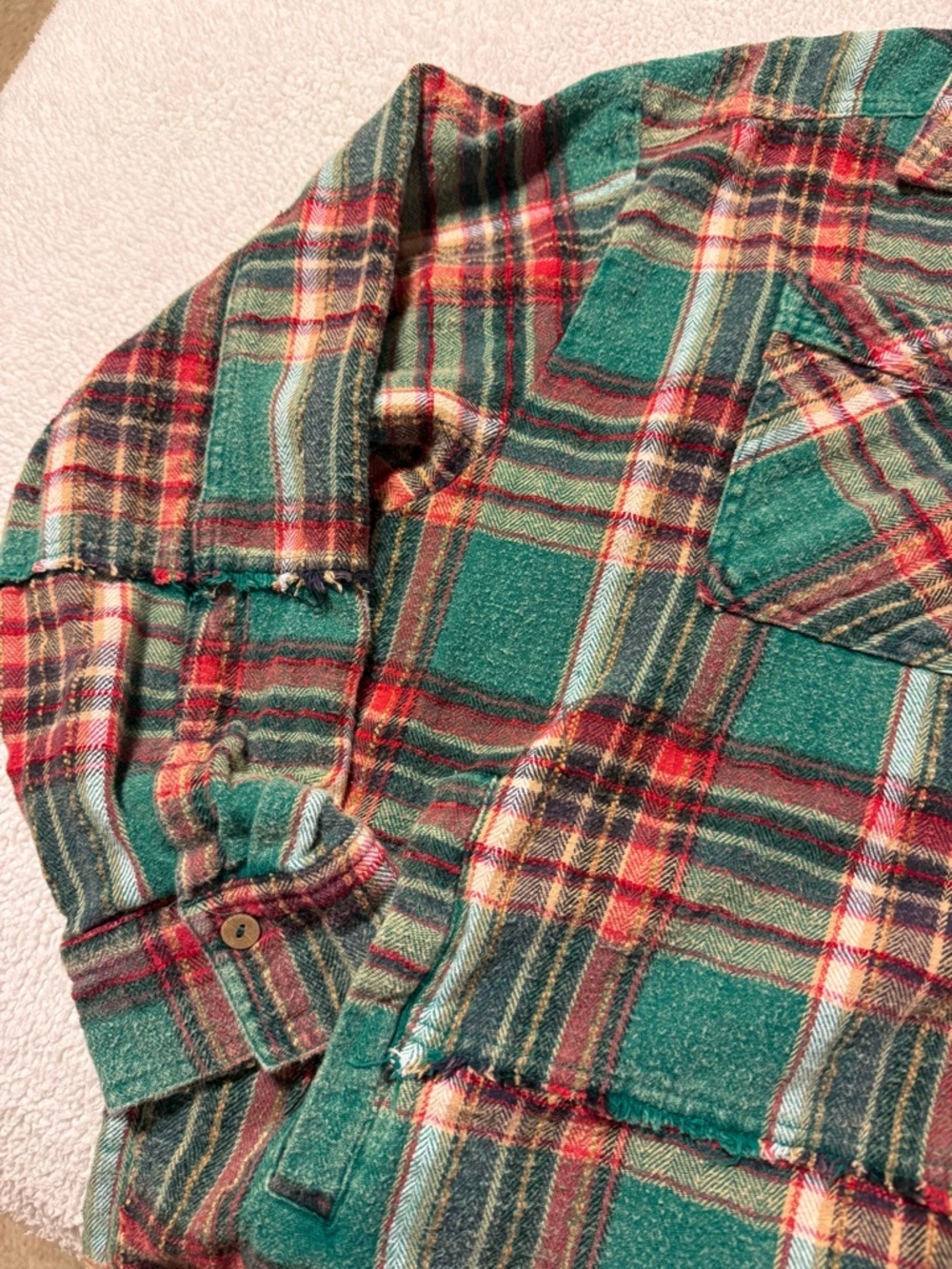 Oli & Hali Oversized Plaid Flannel Shacket Button Up Green Red Oversized Shirt - Picture 8 of 10